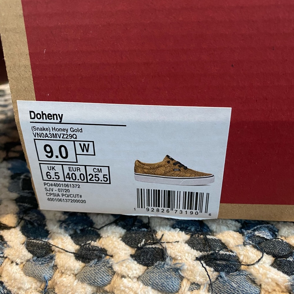 BNIB Vans Doheny Snakeskin Sneakers Size 9 Mustard Yellow - Picture 2 of 3
